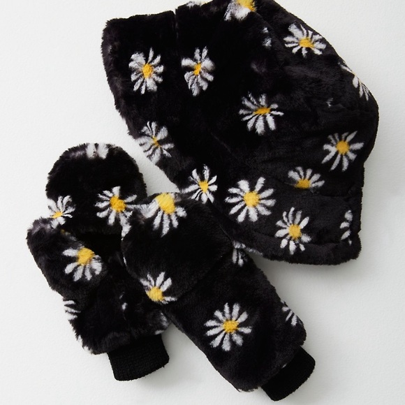 Free people lazy daisy plush set - Picture 3 of 8